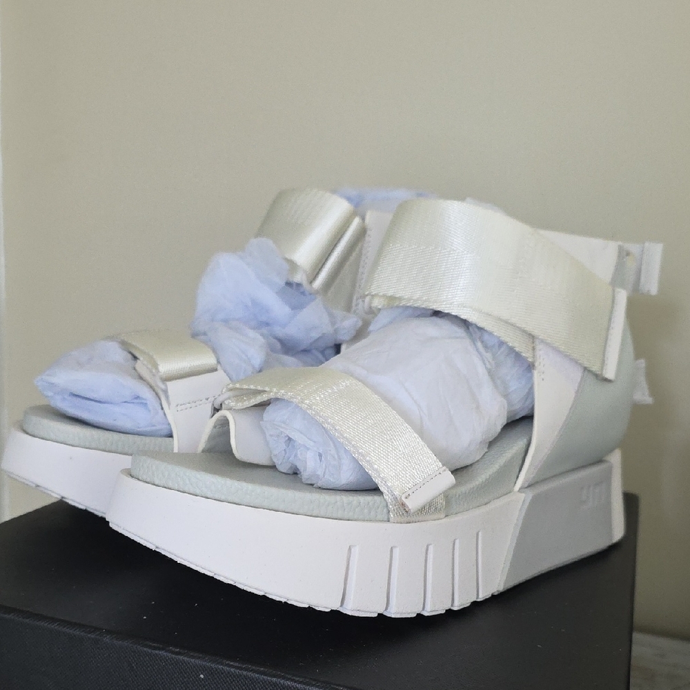 United Nude White Sandals with Chunky Sole